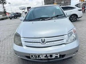 Toyota IST 2004 Silver