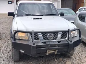 Nissan Hardbody 2016 White
