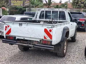 Nissan Hardbody 2016 White