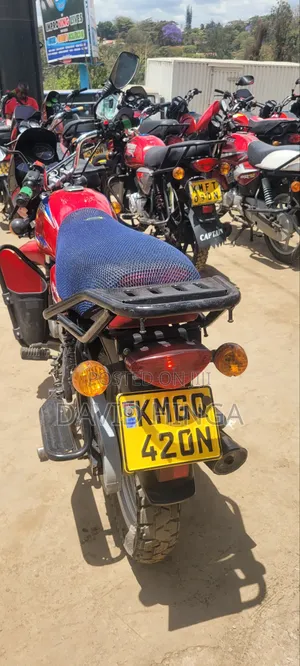 Bajaj Boxer 125 2025 Red