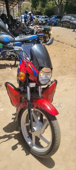 Bajaj Boxer 125 2025 Red