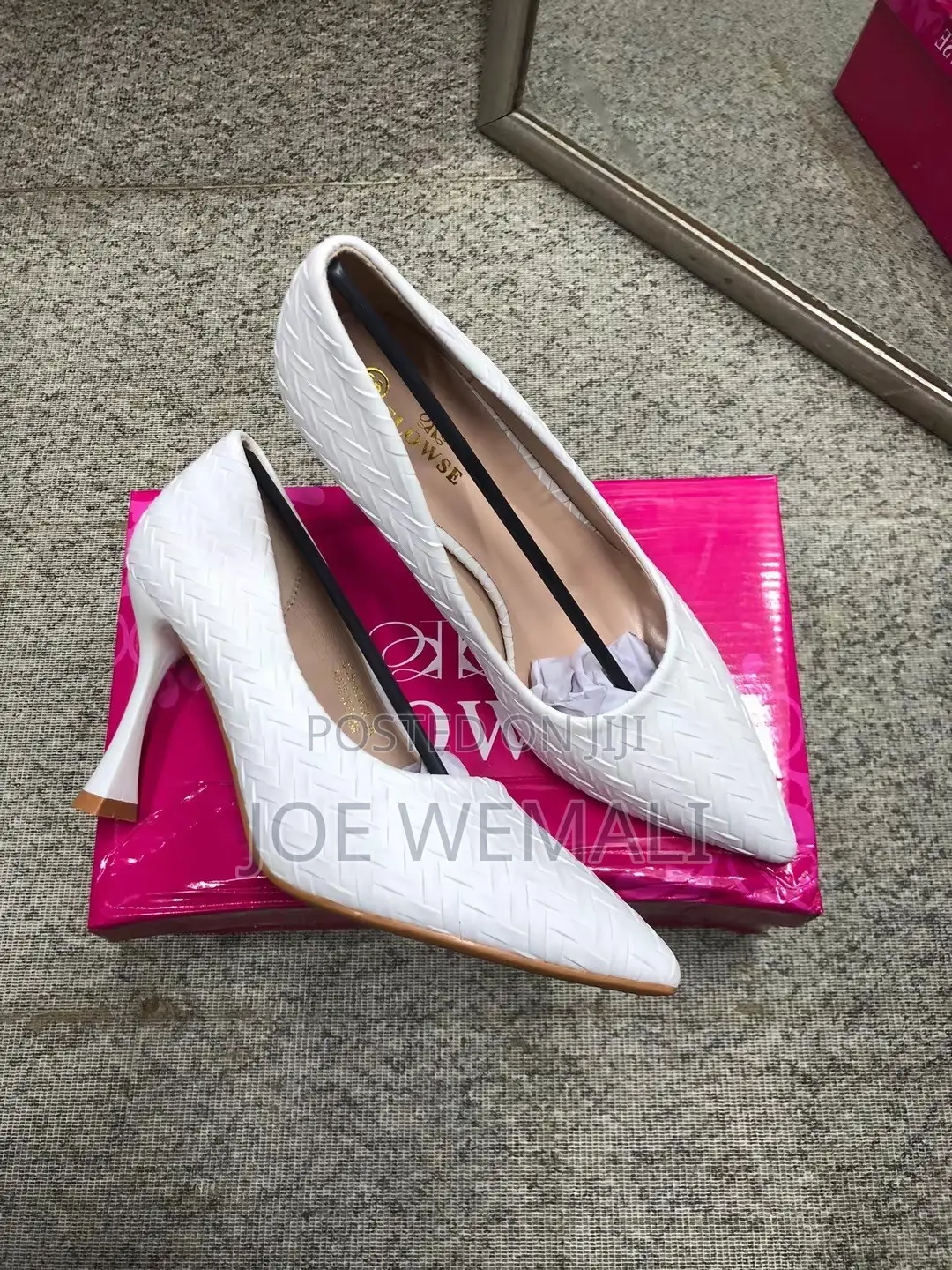 Clowse White