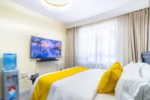 Cozy Studio Near Airport | Fast Wi-Fi & Netflix-Aries Residence