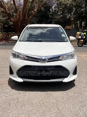 Toyota Corolla Fielder 1.5 Hybrid FWD 2019 White