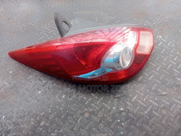 Nissan Tiida 2012 Headlight - thumbnail 2