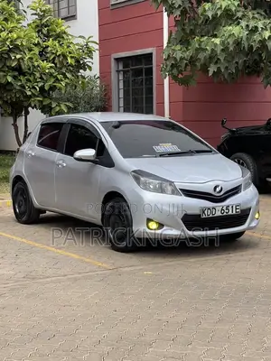 Toyota Vitz 2014 Silver