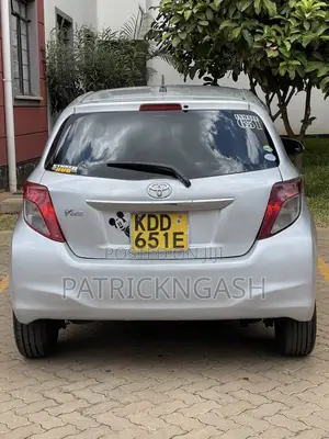 Toyota Vitz 2014 Silver