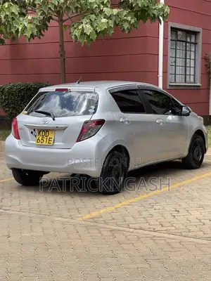 Toyota Vitz 2014 Silver
