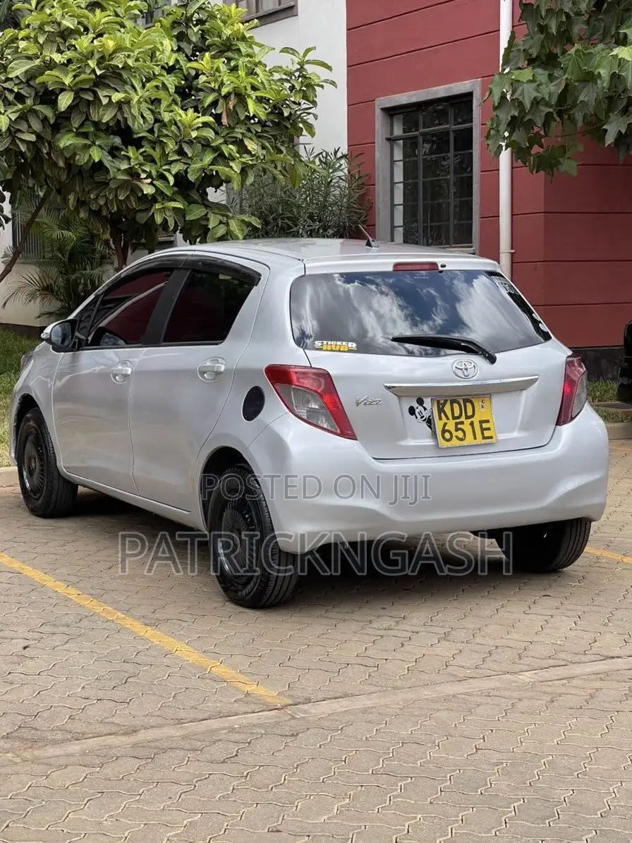 Toyota Vitz 2014 Silver
