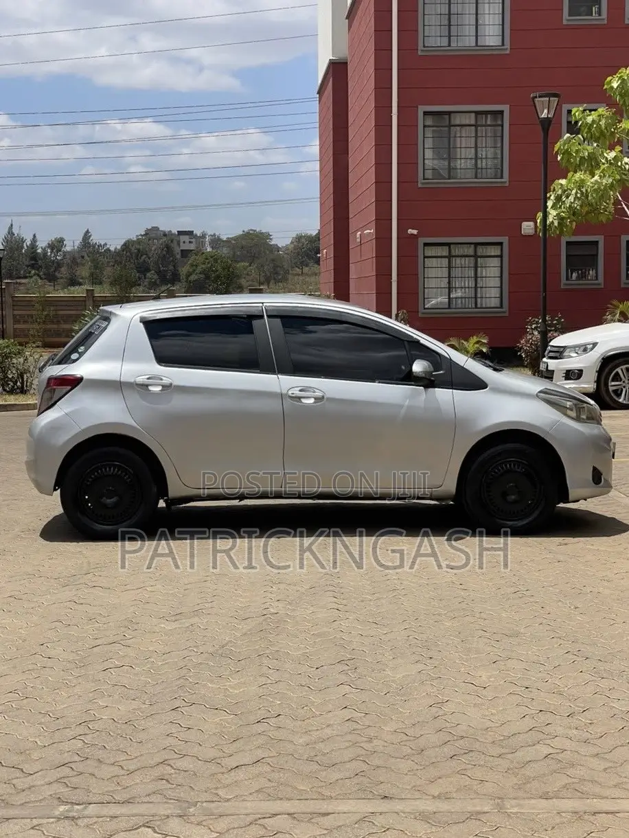 Toyota Vitz 2014 Silver