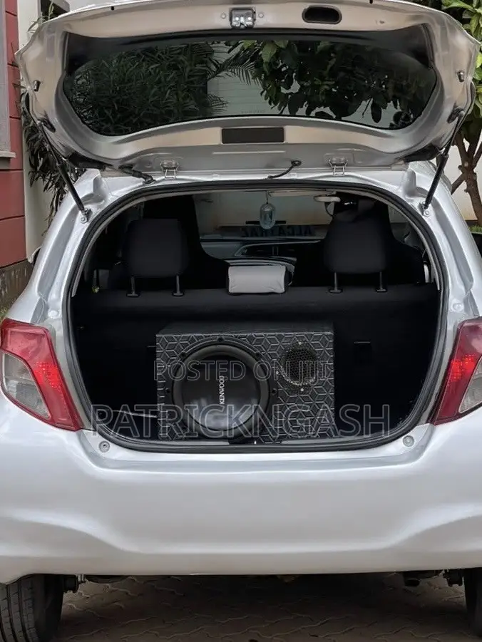 Toyota Vitz 2014 Silver