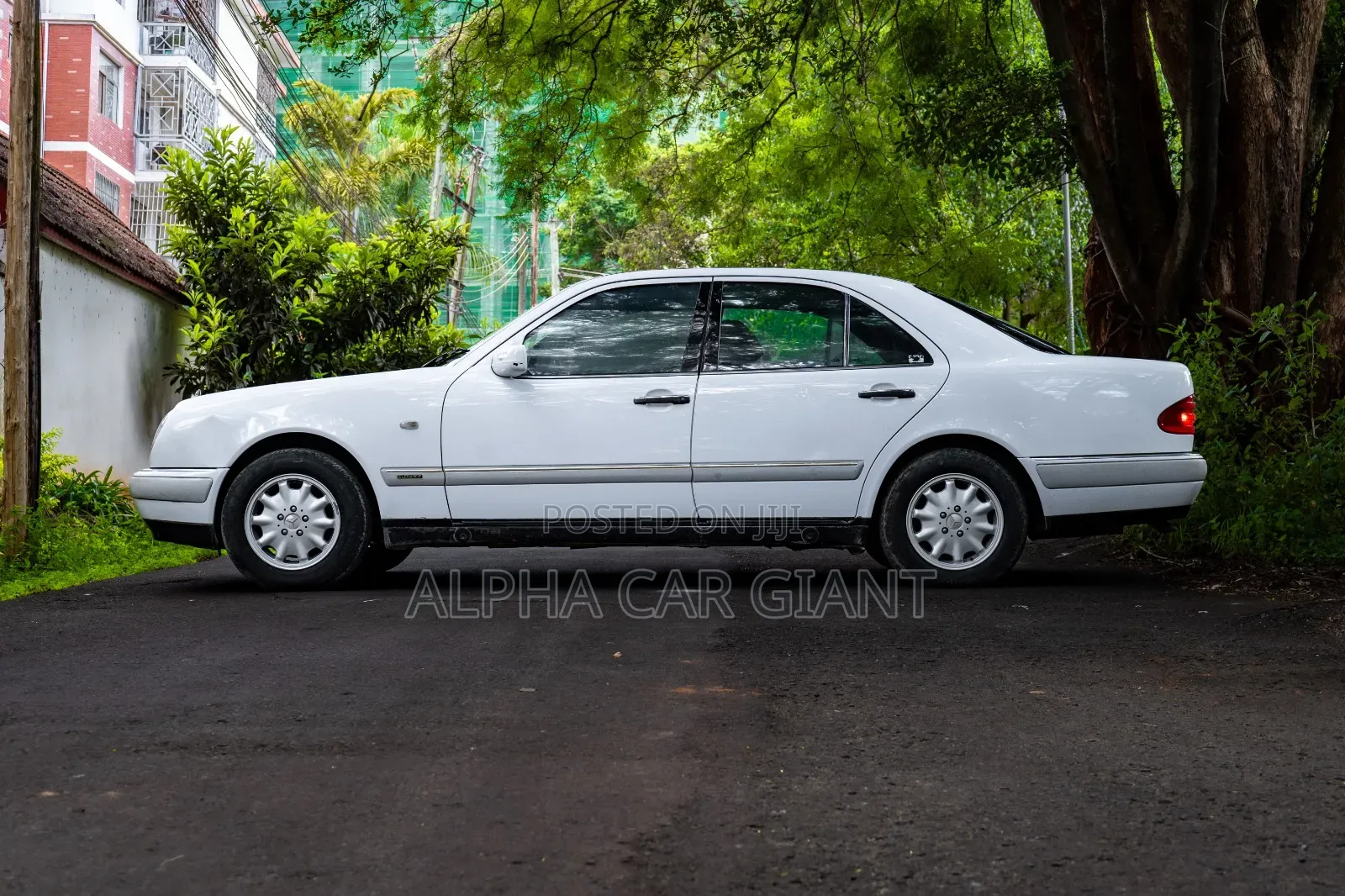 Mercedes-Benz E230 1996 White