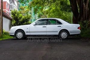 Mercedes-Benz E230 1996 White