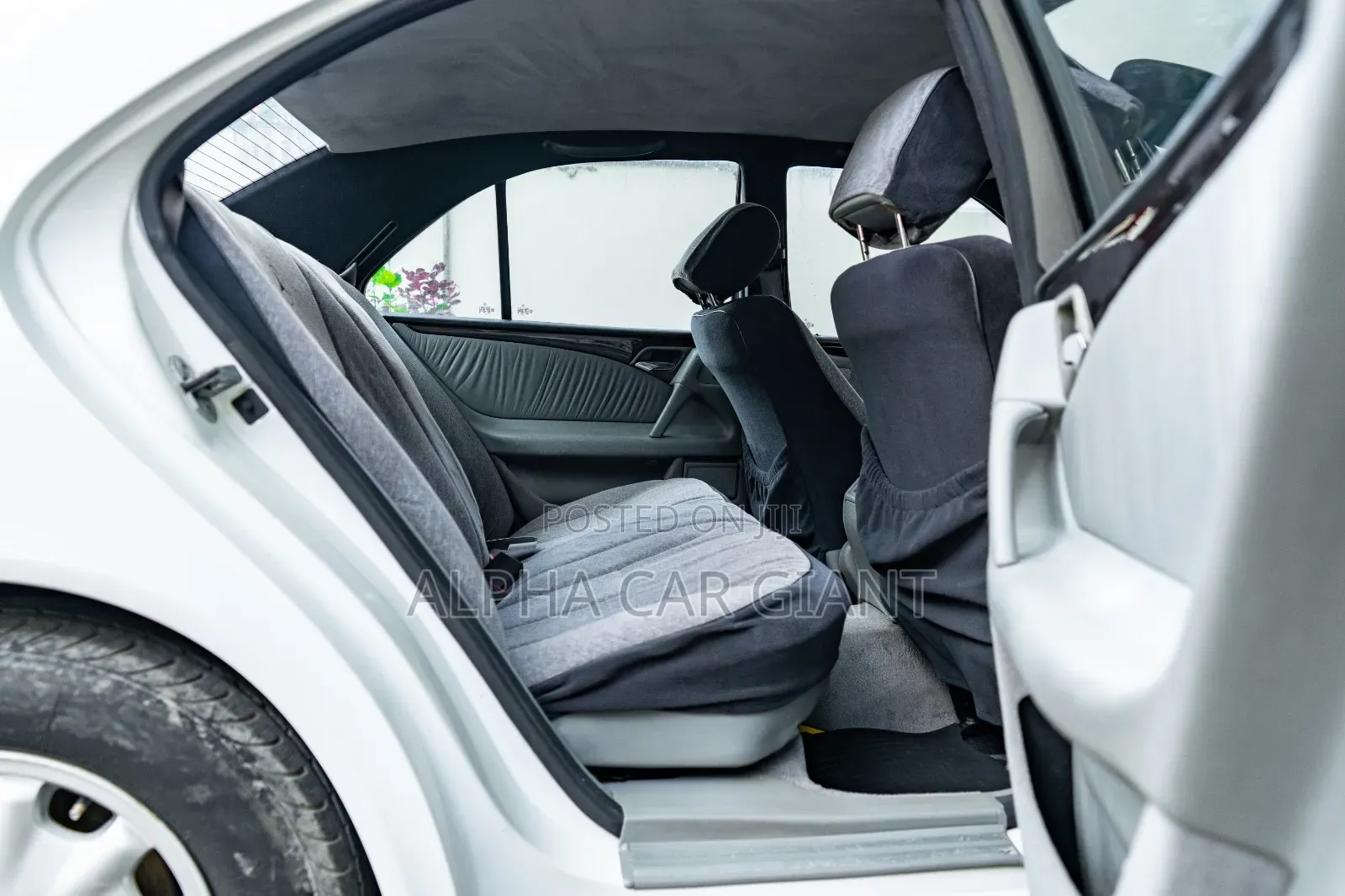 Mercedes-Benz E230 1996 White