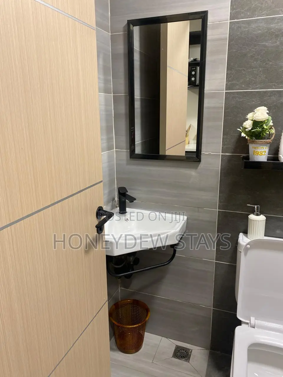 Studio Convenient for Airport Stopover | Comfortable & Private