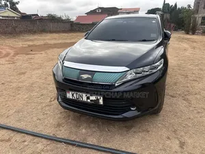Toyota Harrier 2.0 2017 Black