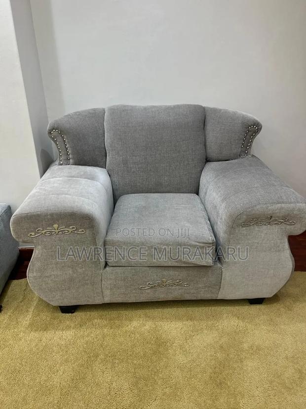 A Well Maintained 7 Seater Couch - main view