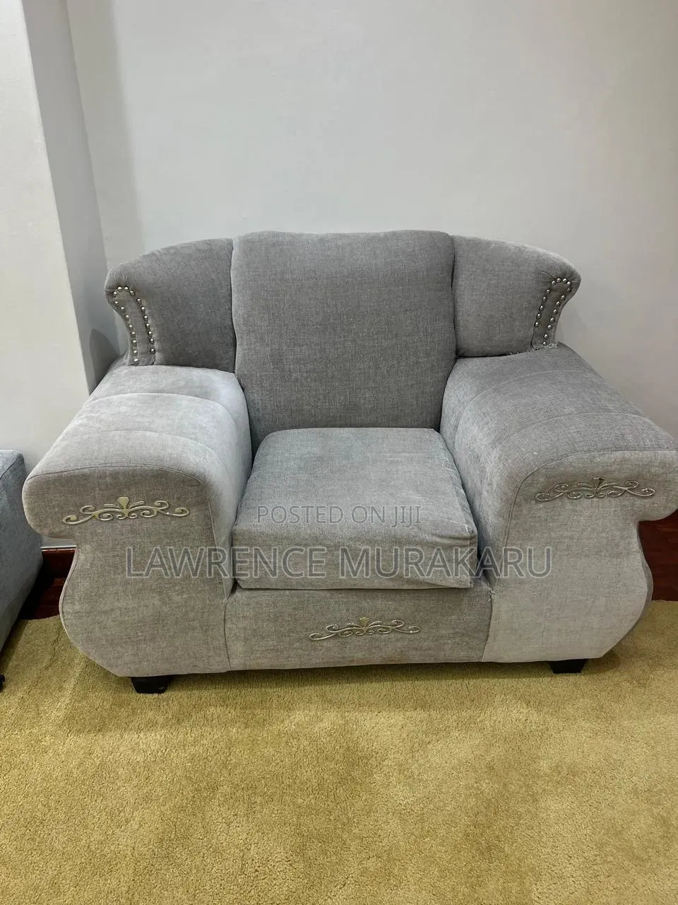 A Well Maintained 7 Seater Couch