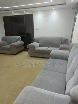 A Well Maintained 7 Seater Couch