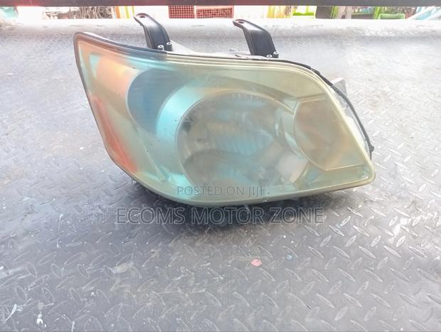 Toyota Noah 2005 Headlight - main view