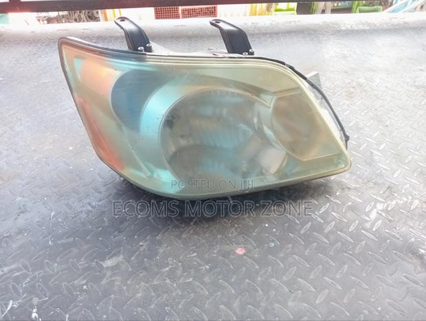 Toyota Noah 2005 Headlight - thumbnail 3