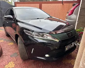 Toyota Harrier 2.0 2017 Black