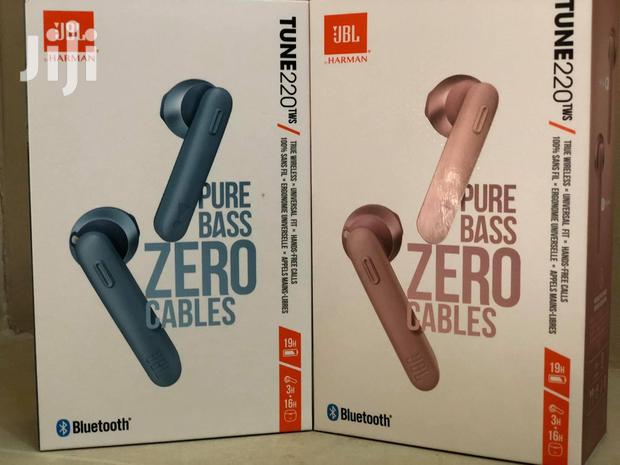 Jbl Tune 220tws Bluetooth Earbuds - thumbnail 3