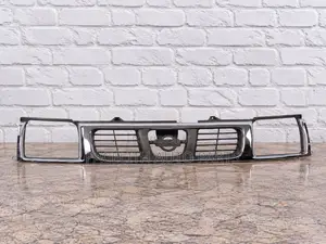 Grille Nissan Hardbody D22 1998/1999/2000 Chrome-Silver