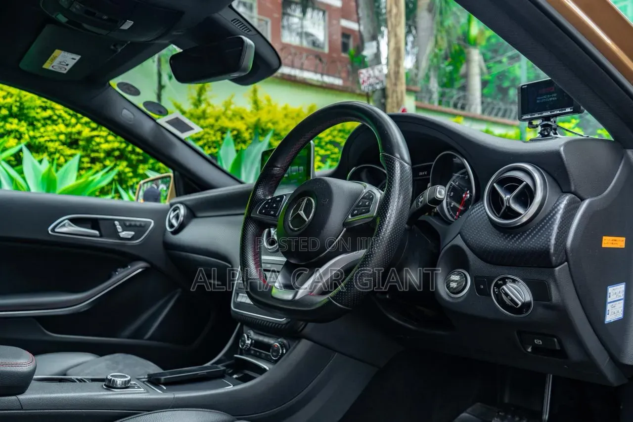 Mercedes-Benz A-Class 2017 Gold