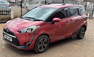 Toyota Sienta 2017 Red