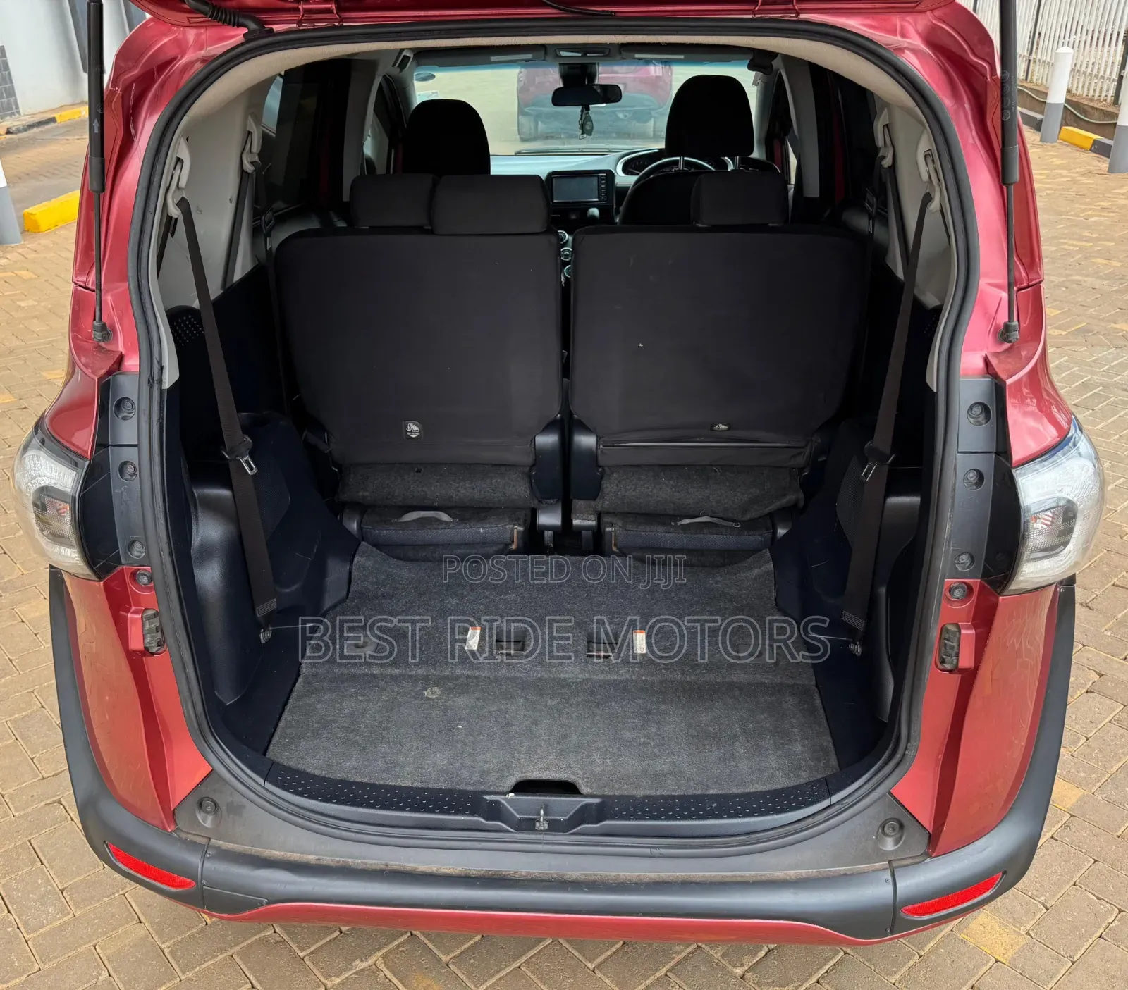 Toyota Sienta 2017 Red