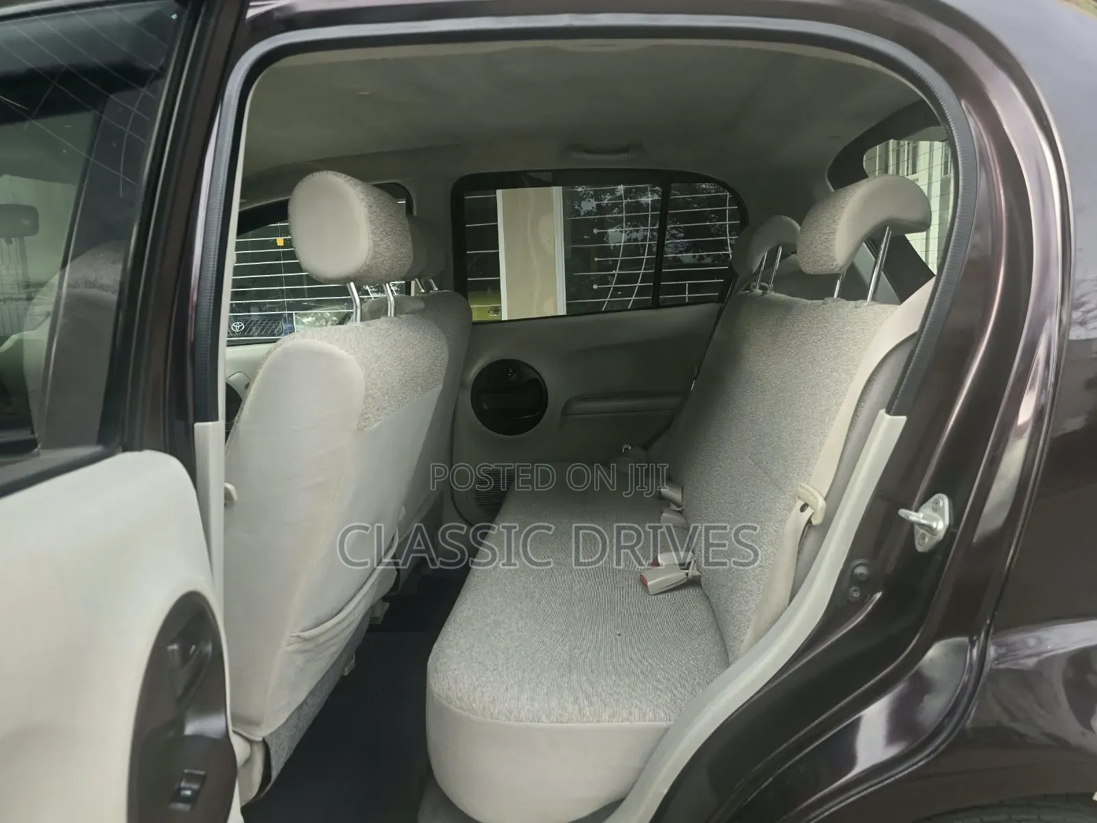 Toyota Passo 2011 Maroon