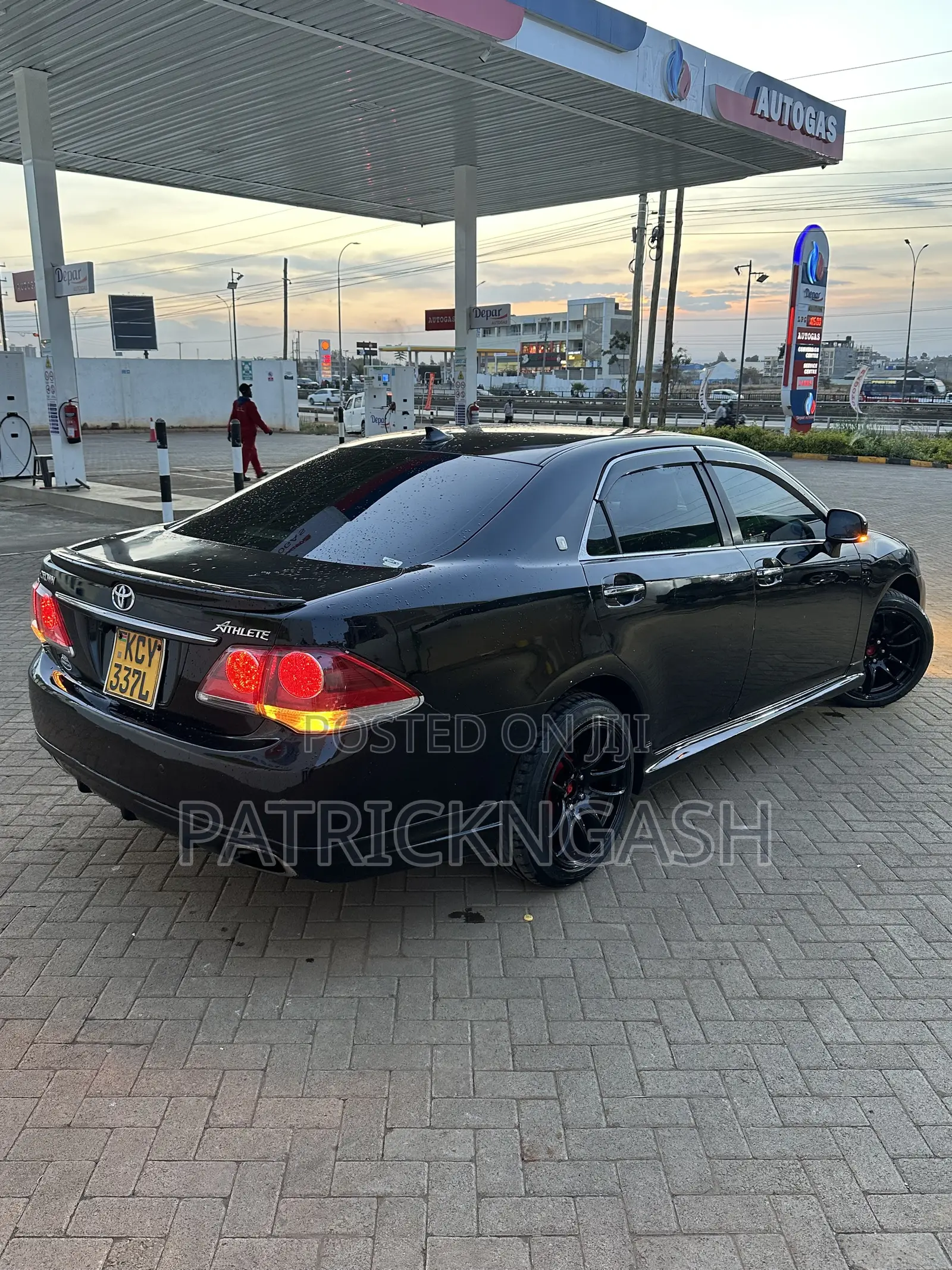 Toyota Crown 2012 Black