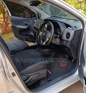 Toyota Vitz 2016 Silver