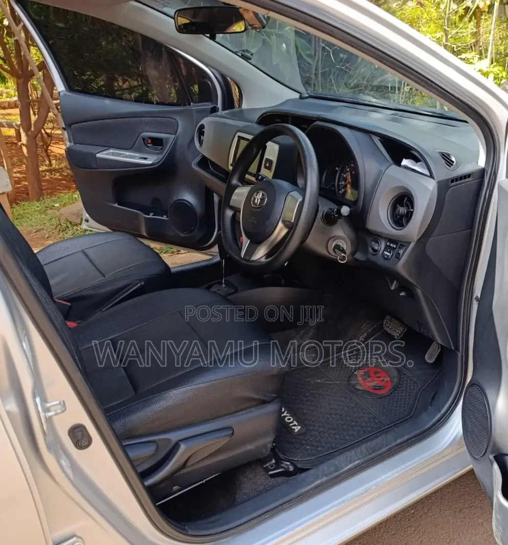 Toyota Vitz 2016 Silver