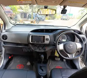 Toyota Vitz 2016 Silver