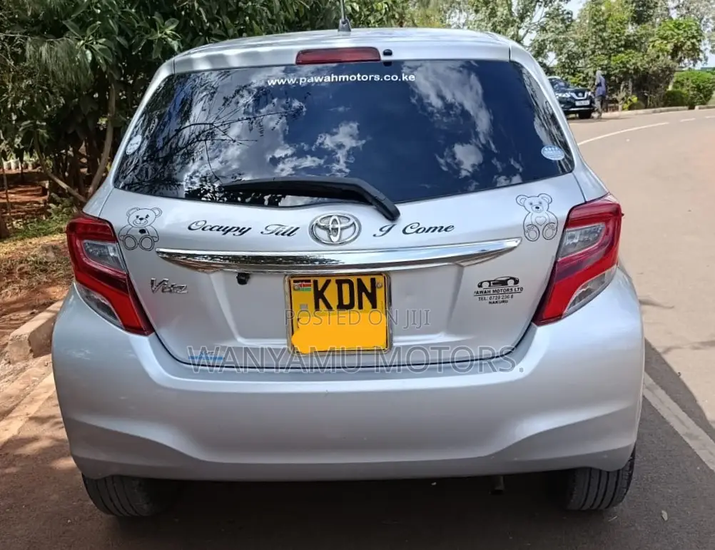 Toyota Vitz 2016 Silver