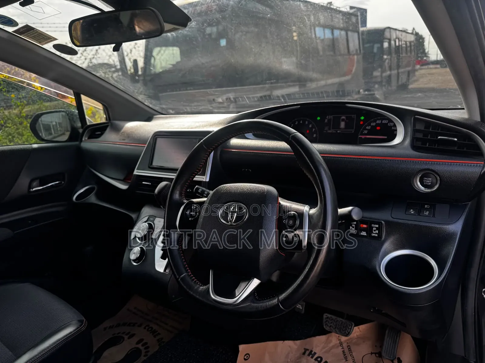 Toyota Sienta 2018 Maroon
