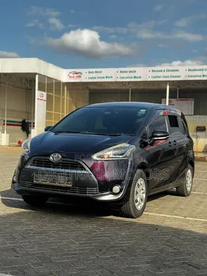 Toyota Sienta 2018 Maroon