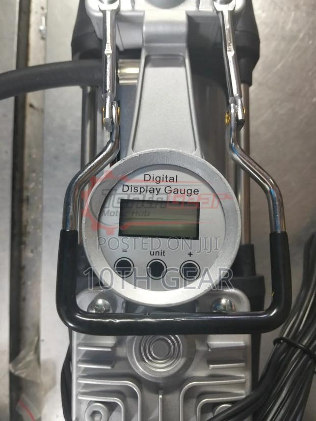 Air Compressor With a Digital Pressure Gauge. - thumbnail 2