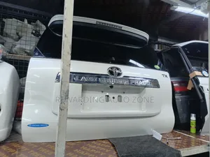 Land Cruiser Prado Tailgate (Boot).