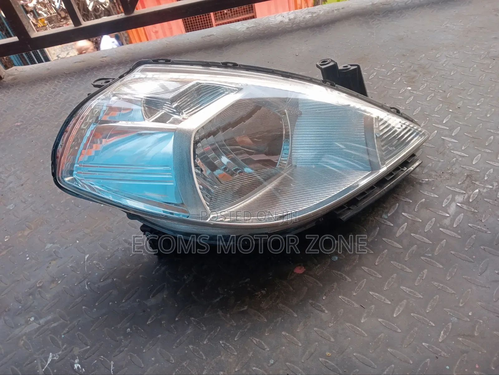Nissan Tiida 2010 Headlight