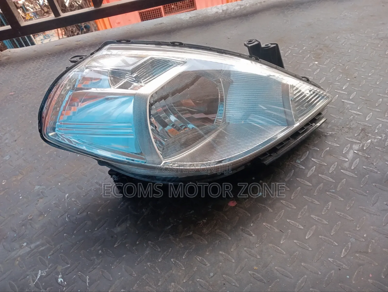 Nissan Tiida 2010 Headlight