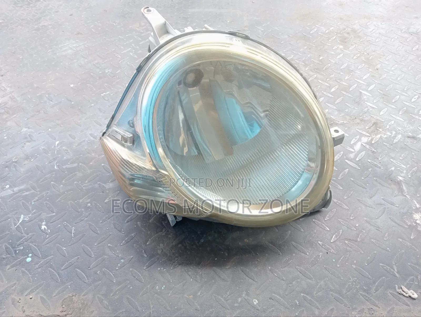 Toyoya Sienta 2014 Headlight