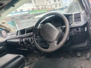 Toyota HiAce 2014 Silver