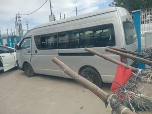 Toyota HiAce 2014 Silver