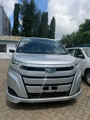 Toyota Noah 1.8 FWD Hybrid (7 seater) 2019 Silver