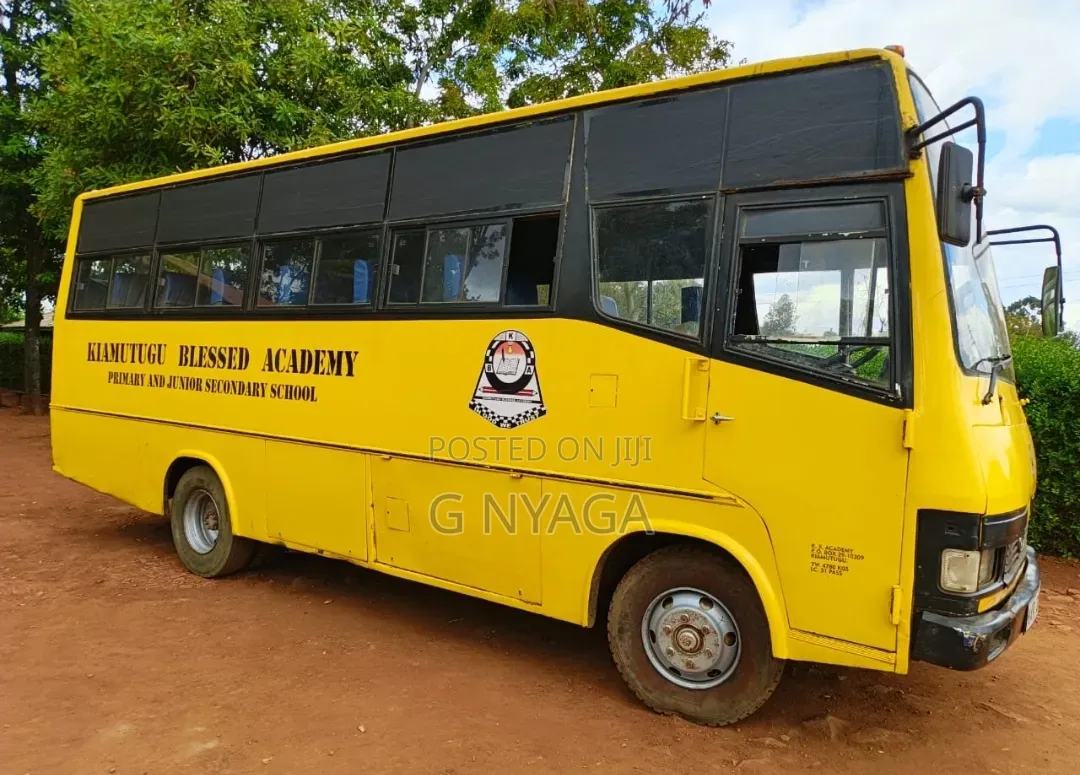 Tata Starbus Ultra Skool 2003 Yellow