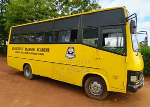 Tata Starbus Ultra Skool 2003 Yellow
