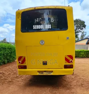 Tata Starbus Ultra Skool 2003 Yellow